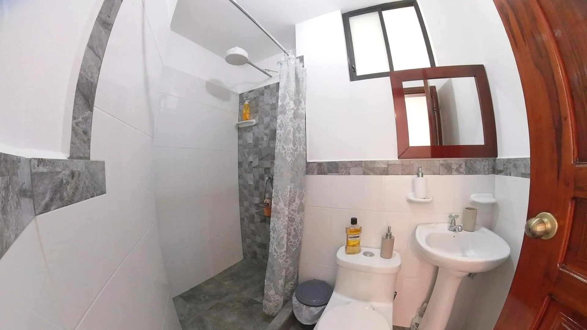 Hotel Suite Central Park Tababela 基多