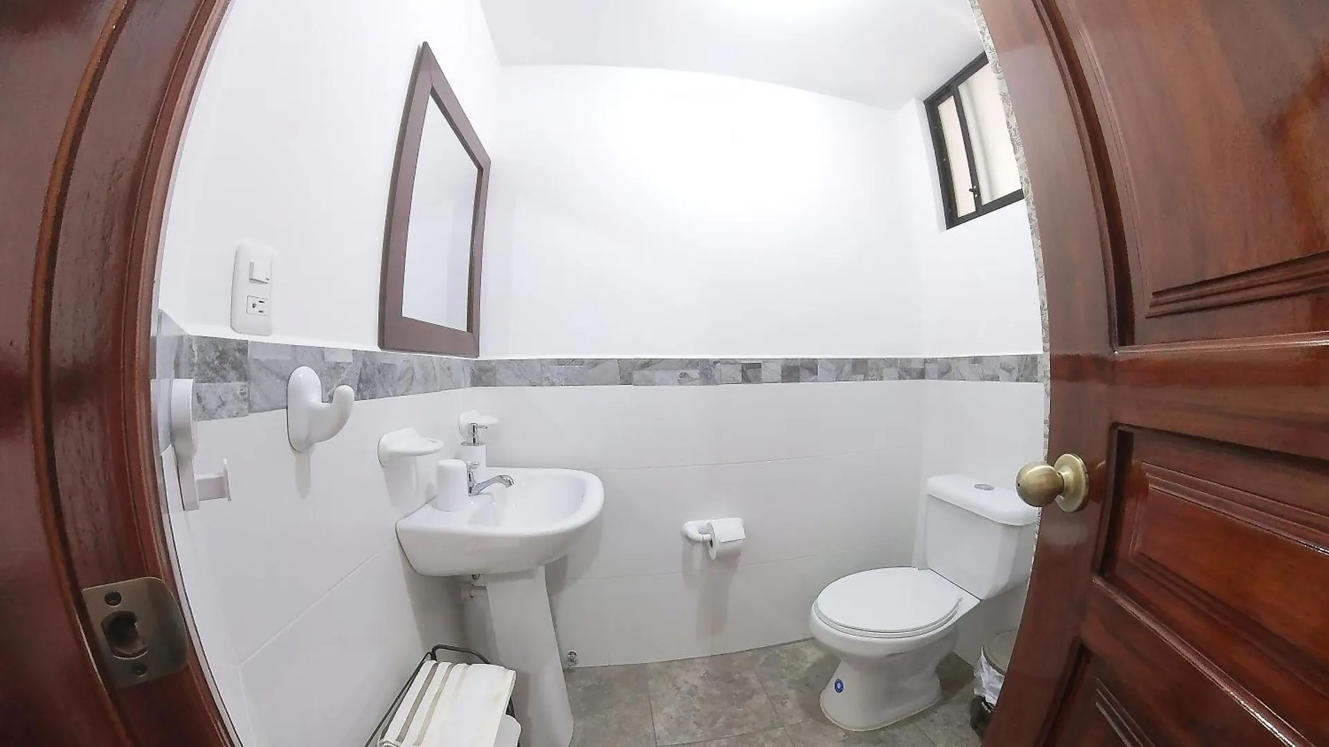 Hotel Suite Central Park Tababela كويتو